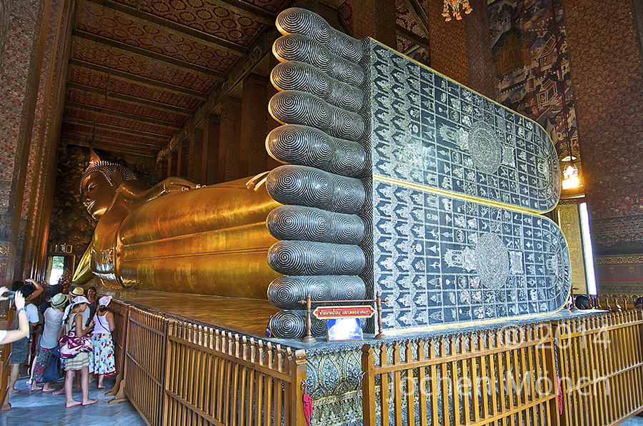 Bangkok - What Pho mit seinem 45 Meter langen,vergoldeten,liegenden Buddah