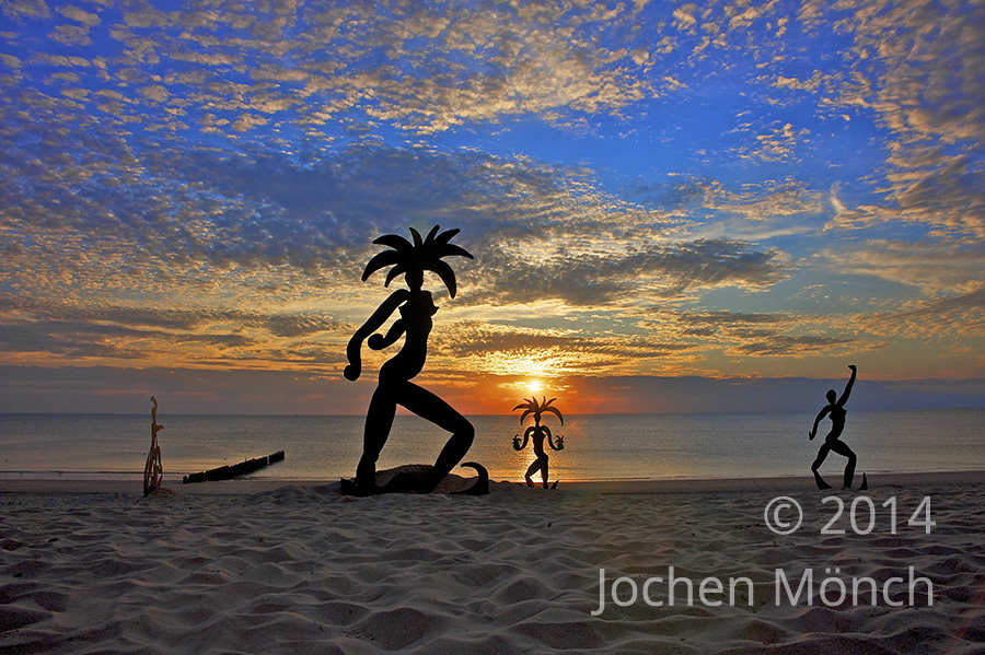 Sylt- Schattenfiguren am Strand - Kunstprojekt von Stefan Szczesny